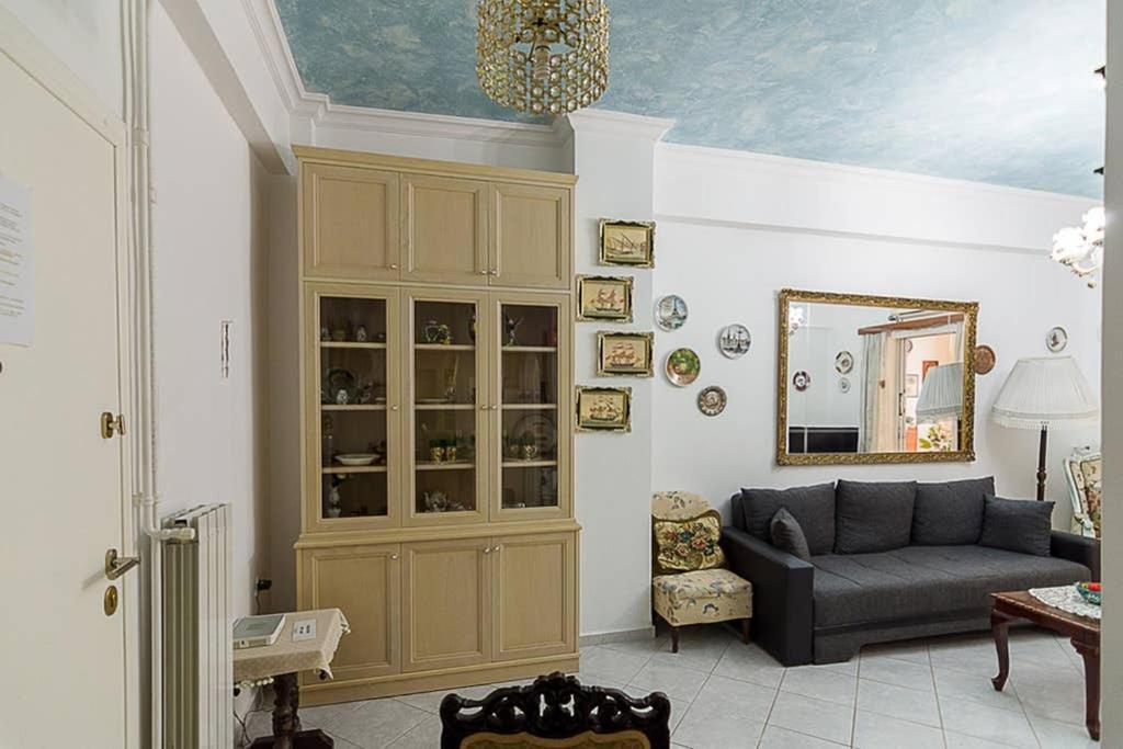 Vintage Style Apartment With Beautiful Backyard Athen Exterior foto