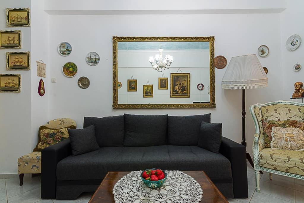 Vintage Style Apartment With Beautiful Backyard Athen Exterior foto
