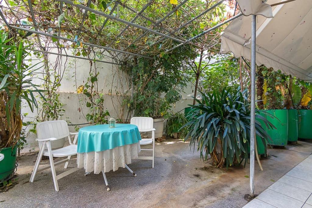 Vintage Style Apartment With Beautiful Backyard Athen Exterior foto